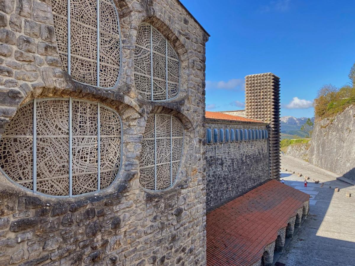 Iraipe Santuario De Arantzazu Hotel Onate Luaran gambar